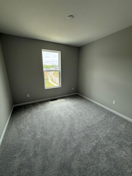 Building Photo - 5694 Ohio Trl