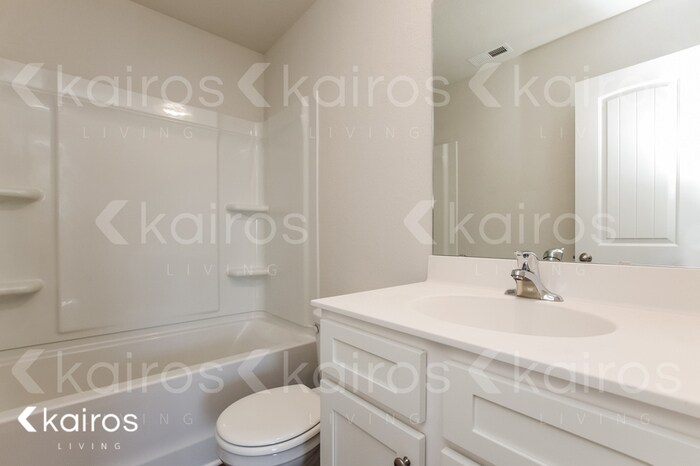 Building Photo - 207 Common Reed Dr