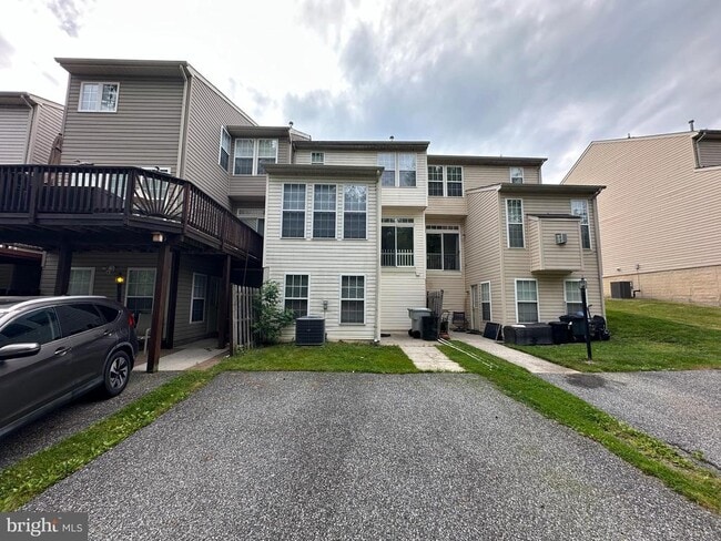 Building Photo - 1327 Lewis Ln