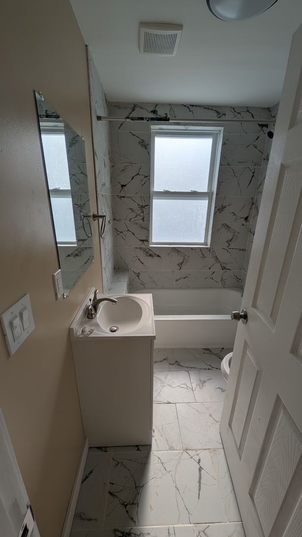 Building Photo - Newly Renovated Two-Bedroom