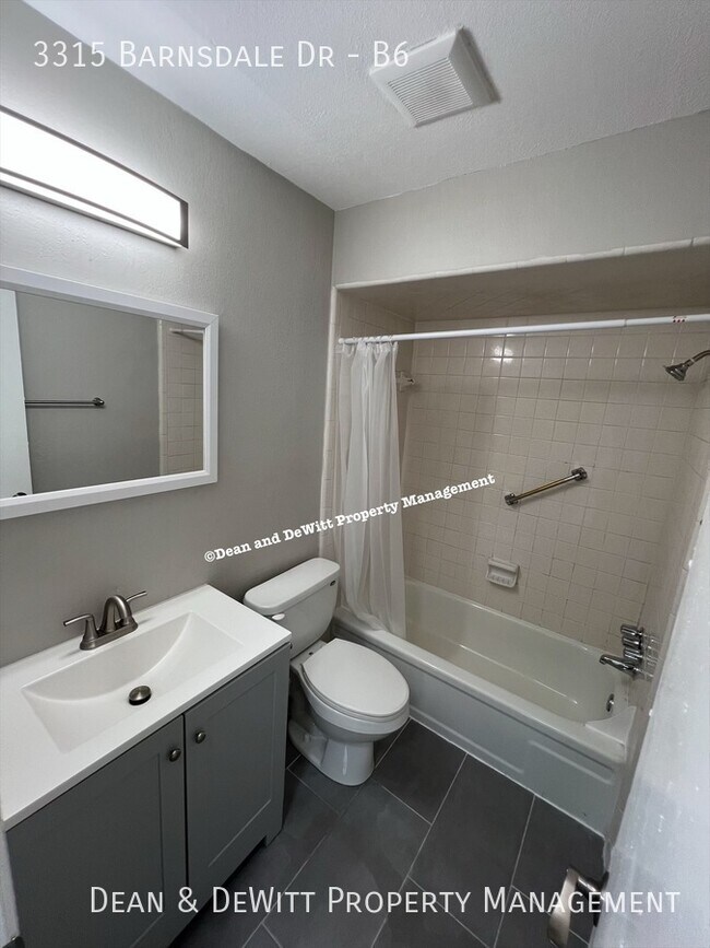 Building Photo - 3315 Barnsdale Dr