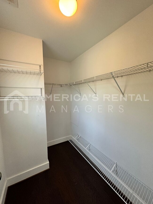 Building Photo - Townhome for Rent in Chelsea! Available to View Now!