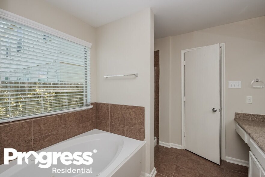 Building Photo - 20730 Dickinson Manor Ln