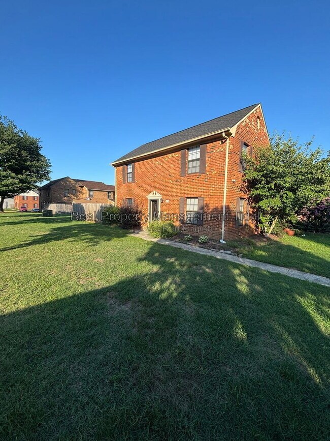Building Photo - 361 Circuit Ln