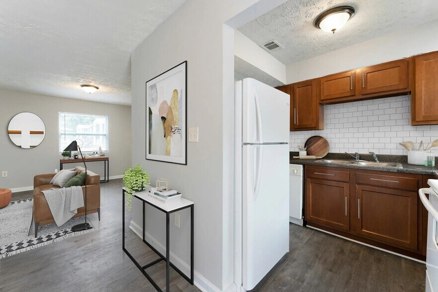 Building Photo - Room in Apartment on Mt Zion Rd