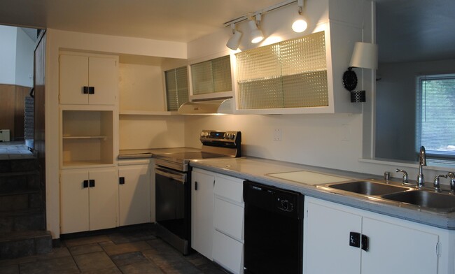 Building Photo - 1221 La Veta Way
