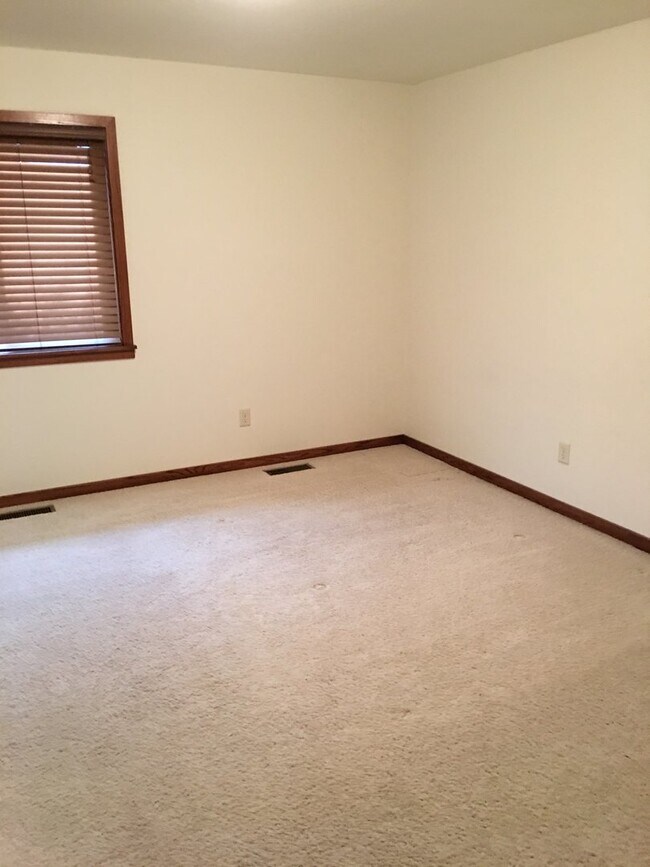 Building Photo - 3 bedroom, 3 bathroom Red Rocks Home for Rent