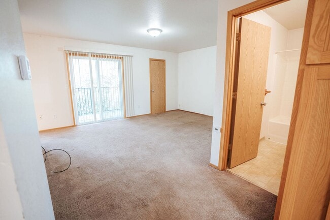 Building Photo - 688 Summer St