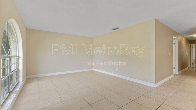 Building Photo - 309 W South Ave