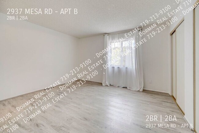 Building Photo - Two bedroom condo close to Garden of the G...