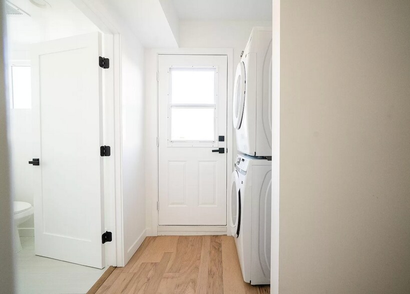 Building Photo - 2681 Roseview Ave