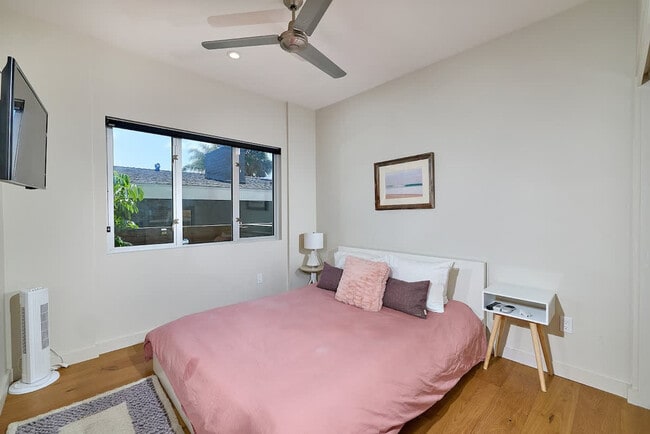 Building Photo - 2310 Edinburg Ave