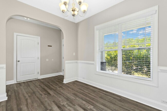 Building Photo - Charming and Freshly Updated Cul-de-Sac Home in Sanford!