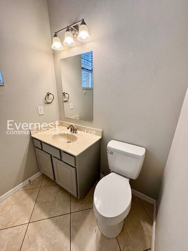 Building Photo - 4 Bed, 3 Bath Home with Garage / Pet-Friendly / Vouchers Accepted / Available Now!