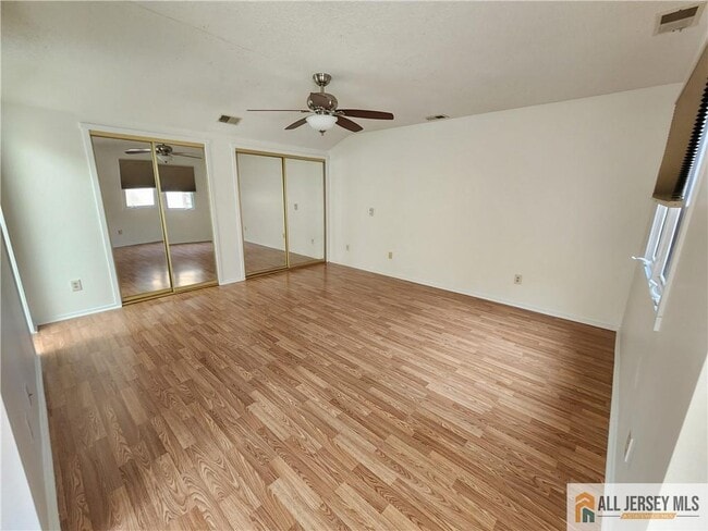 Building Photo - 254 Sayre Dr