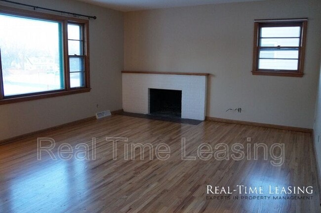 Building Photo - 311 W 74th St