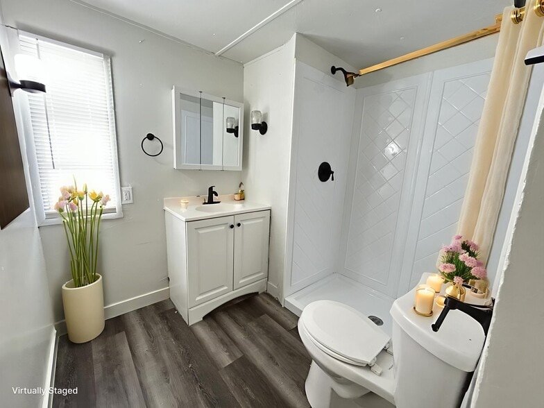 Building Photo - 500 S Main St