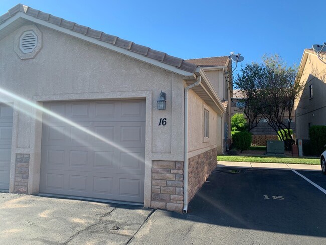 Building Photo - Skyhawk Townhome