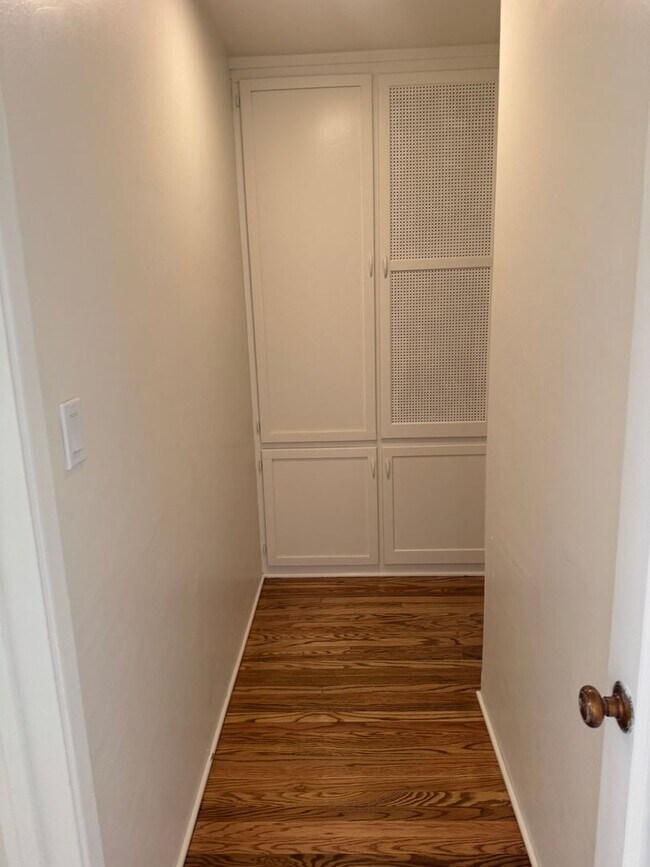 Building Photo - 1 Bedroom 1 bath apartment