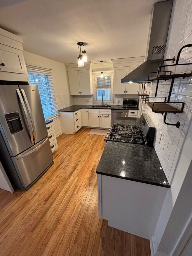 Building Photo - 709 Mulford Dr SE