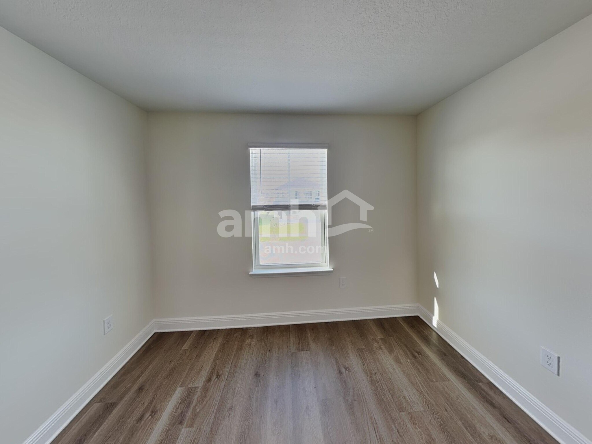 Building Photo - 5944 Pinewood Ests Dr