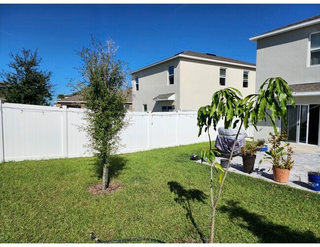 Building Photo - 2553 Shamrock St