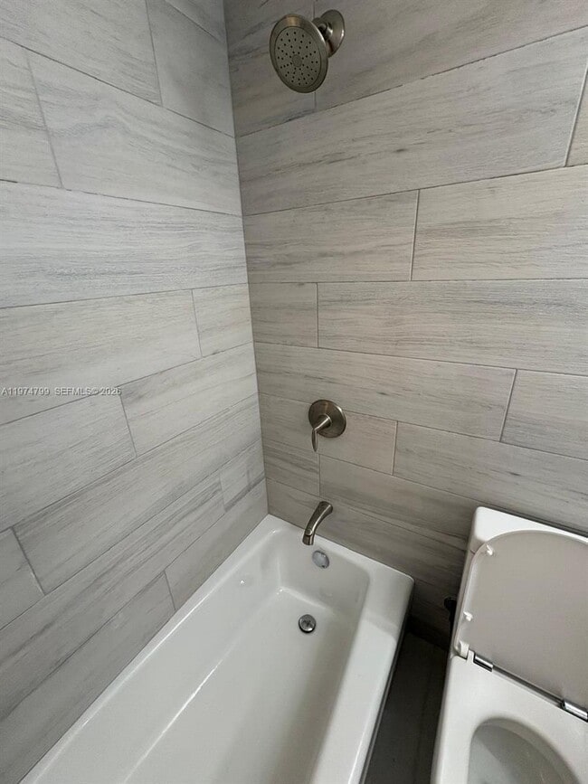 Building Photo - 510 Santander Ave