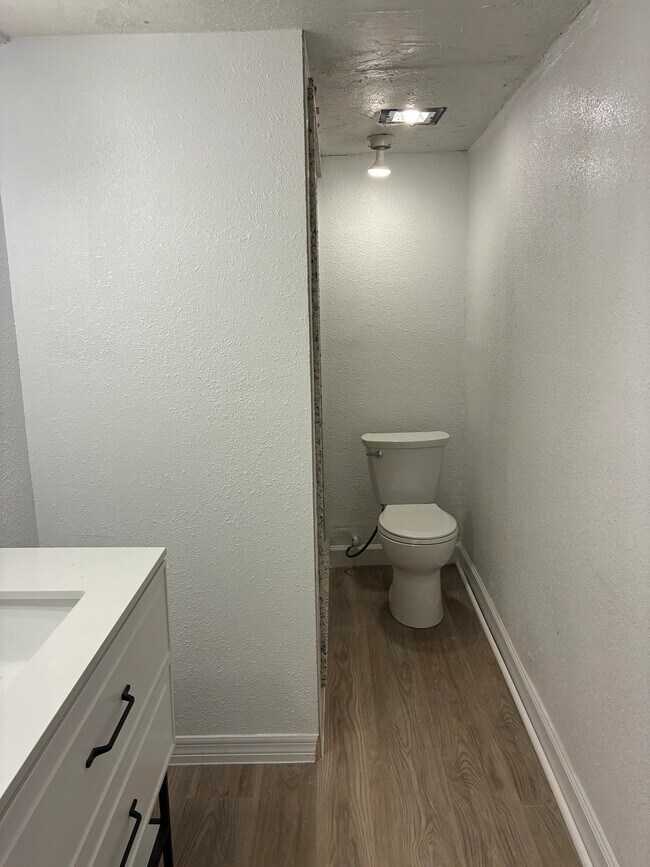 Building Photo - 2620 E 33rd Ave