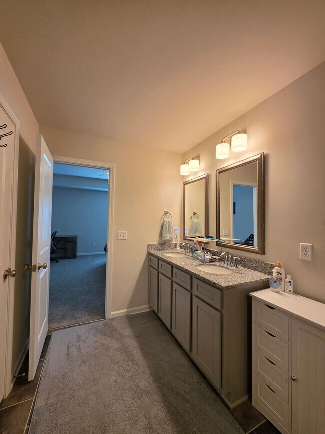Building Photo - 1812 Lacebark Dr