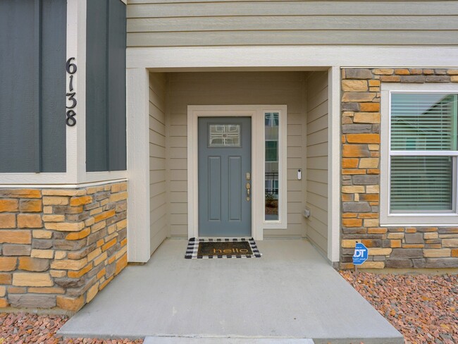 Building Photo - Expansive 3-story home!