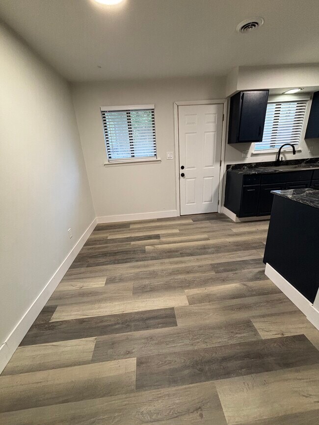 Building Photo - 1102 Apache Dr