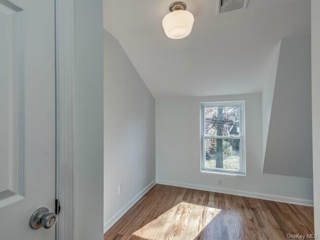 Building Photo - 232 Franklin Ave