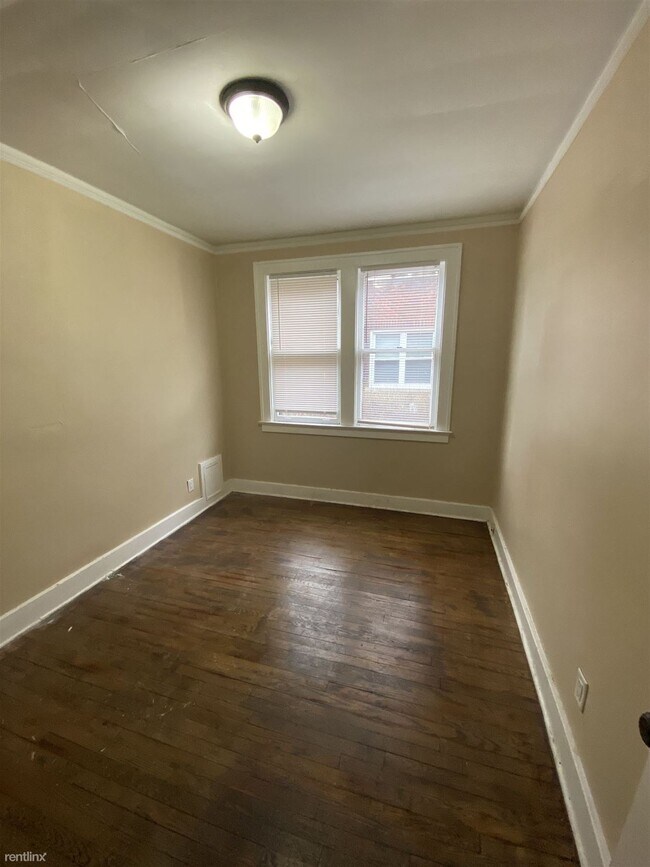 Building Photo - 2 br, 1 bath 4plex - 990 Nottingham Rd Lower