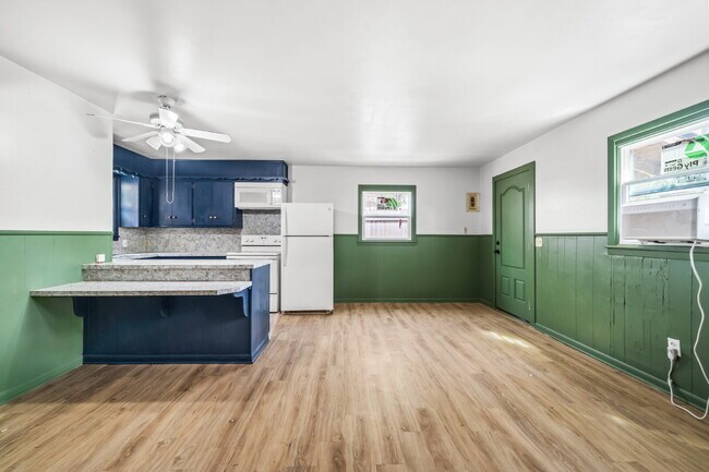 Building Photo - Charming Efficiency, Minutes from Texas Tech