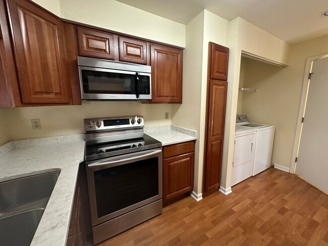 Building Photo - 921 Harbor House Dr