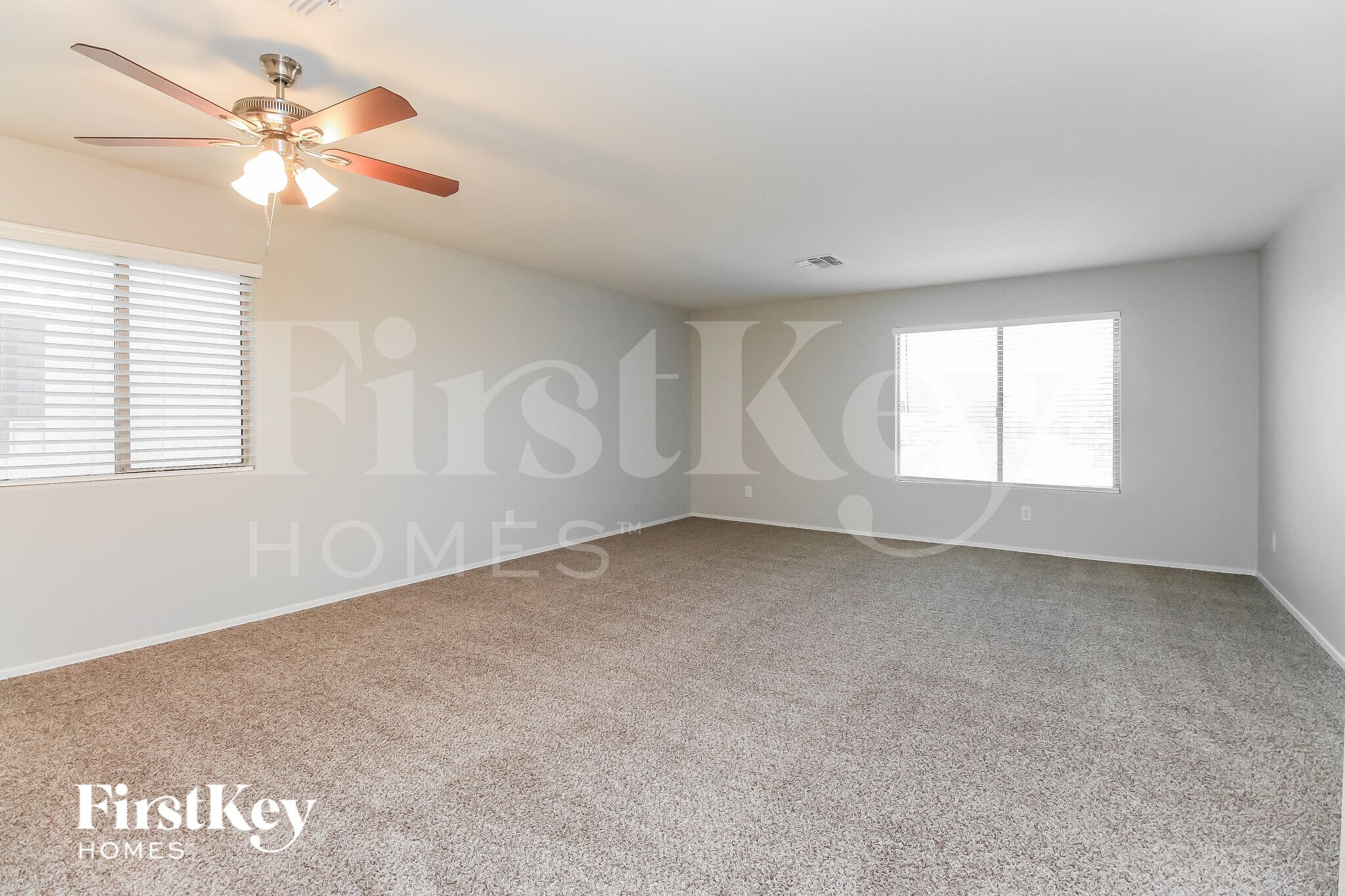 Building Photo - 617 E Payton Cir