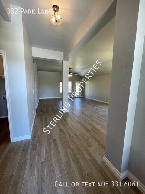 Building Photo - 382 Park Ln