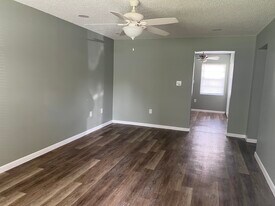 Building Photo - 101 Lake Hunter Dr