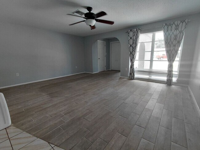 Building Photo - 20263 Hamilton Ave