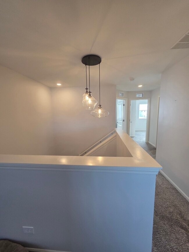 Building Photo - 719 Wellington Ln