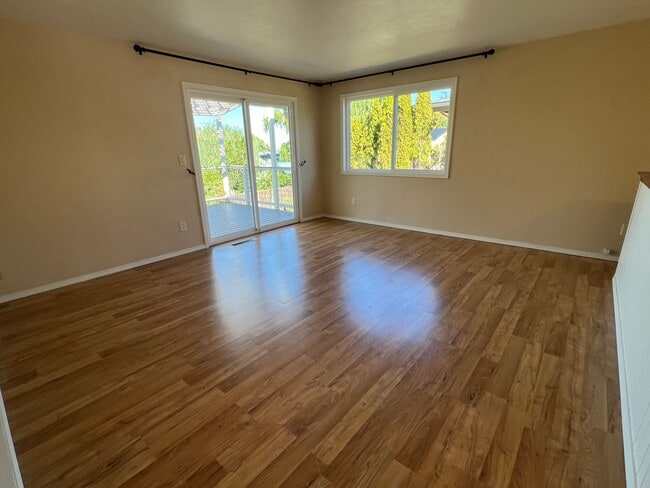 Building Photo - Spacious 3 bed/2 bath home with RV/Boat parking, shop and storage shed, a/c, deck with VIEWS and ...