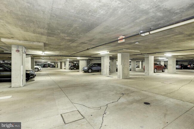 Building Photo - 851 N Glebe Rd