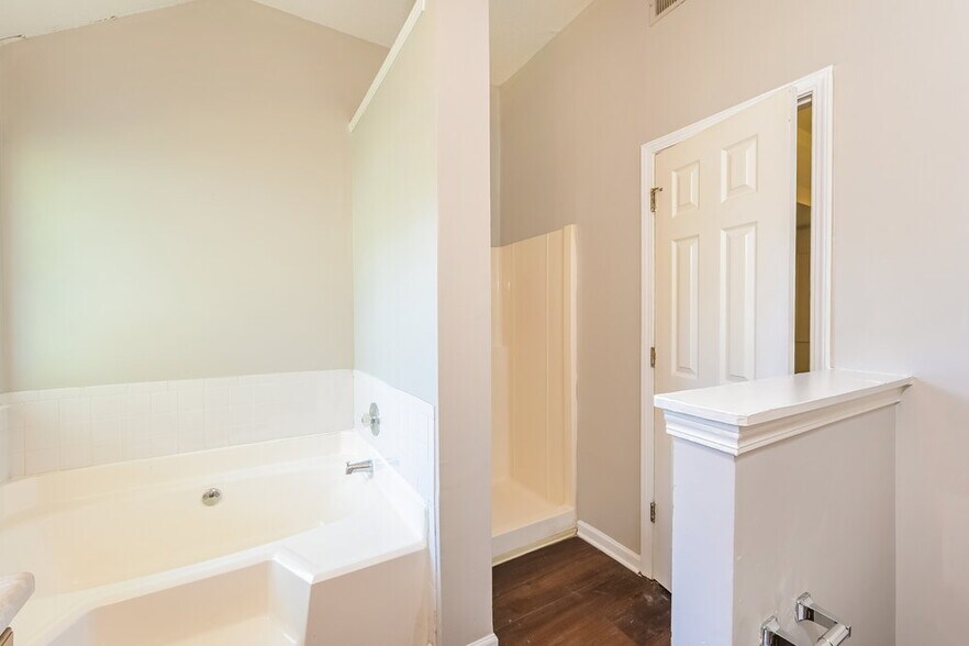 Building Photo - 3154 Lower Creek Dr