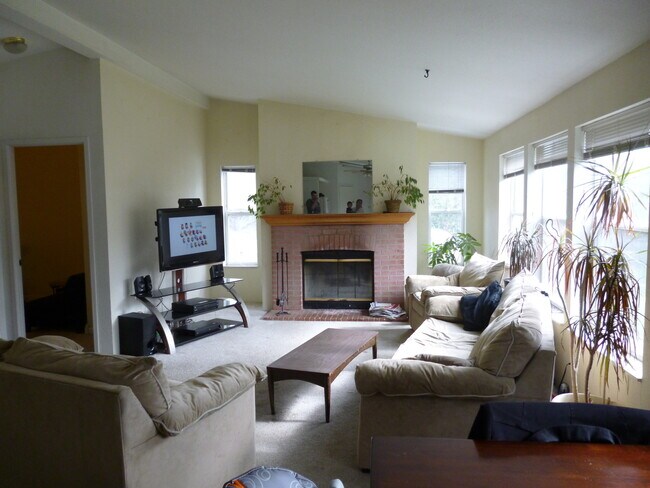 Building Photo - Peaceful Country Setting