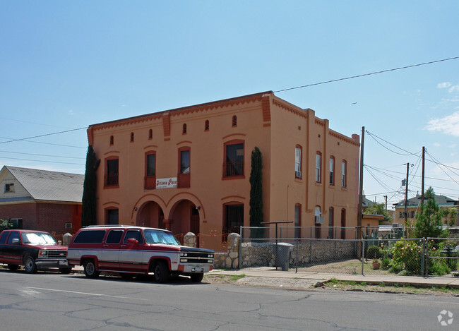 Primary Photo - 608-610 Arizona Ave