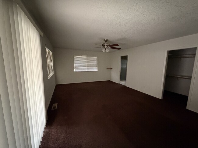 Building Photo - 221 S 7th St