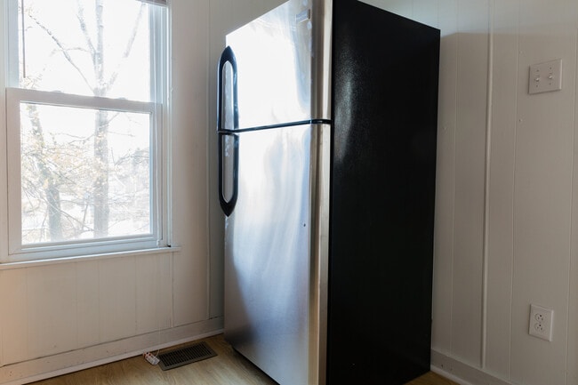 Building Photo - Available AUGUST 2026 - Updated 2 Bedroom Home in Mt. Washington!