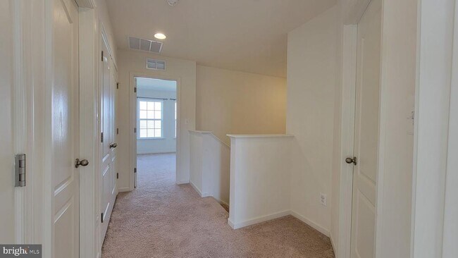Building Photo - 39 Stafford Pl