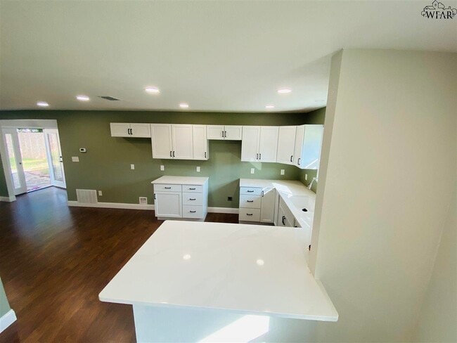 Building Photo - 4808 Alamo Dr