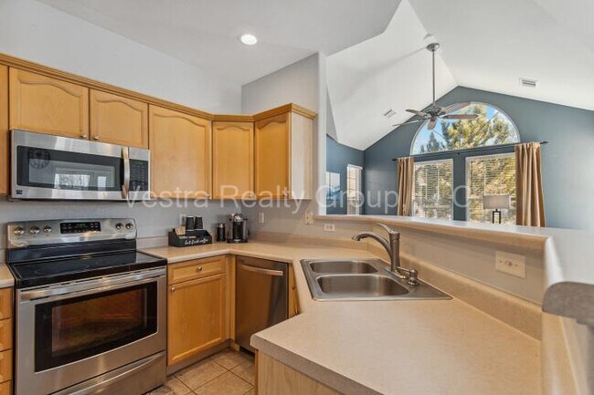 Building Photo - 3912 S Carson St